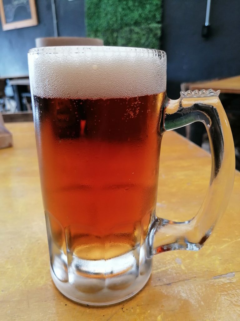 Cerveza en un tarro. Foto: Ariana García.